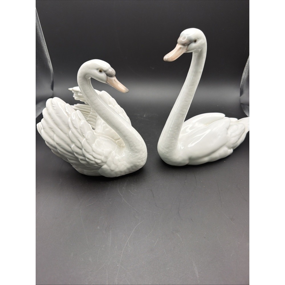 Lladro At the Pond #5049 Replacement Swan Raised Wings Porcelain Unmarked
